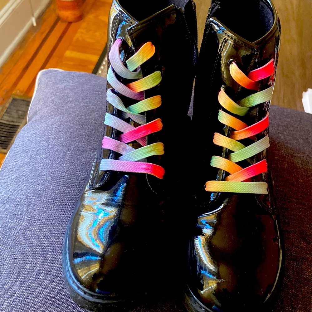 Girl’s Boots previously worn in good condition